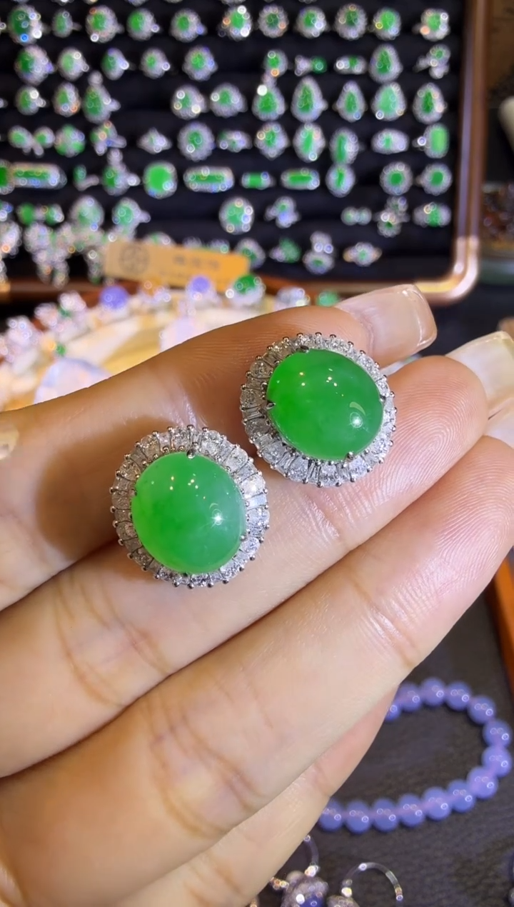 【闪购商品】翡翠耳饰18K金镶嵌冰种满绿蛋面