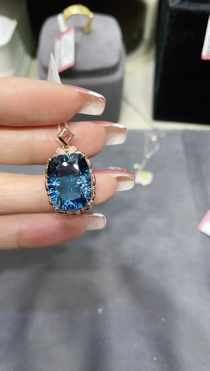 【闪购商品】托帕石吊坠18K金镶嵌·