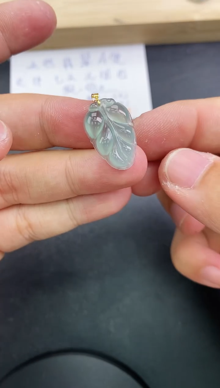 【闪购商品】翡翠颈饰18K金镶嵌天然翡翠A货赠皮绳