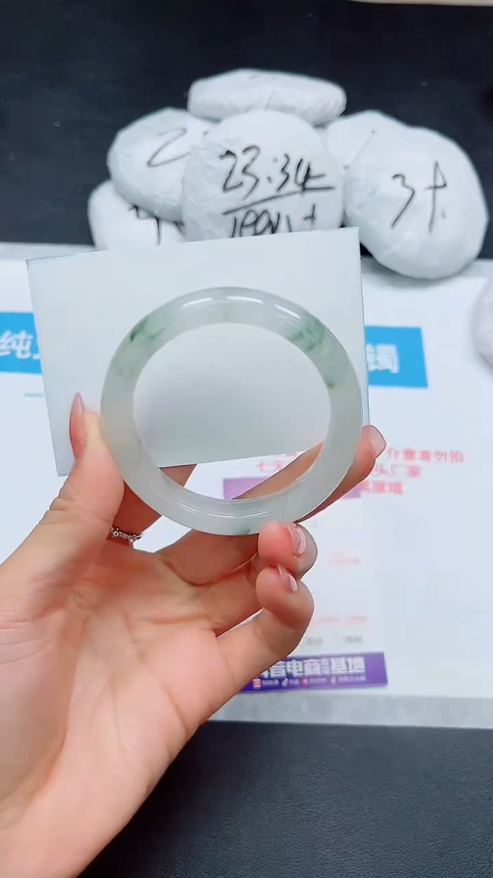 【闪购商品】石英质玉手镯未镶嵌86