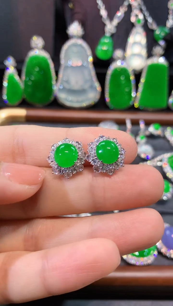 18K金镶嵌翡翠耳饰耳钉