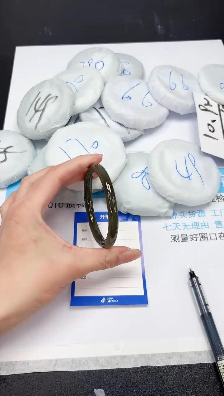 【闪购商品】和田玉手镯未镶嵌A285-57.5
