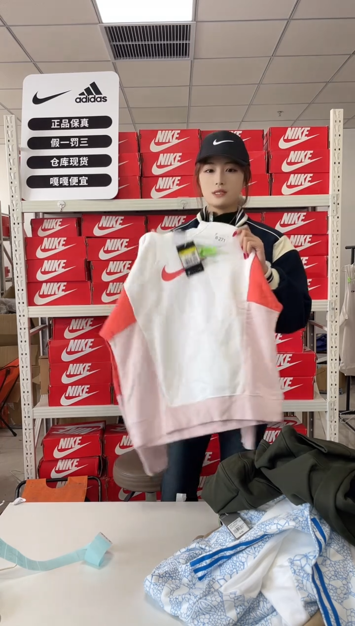 编码271闪购尺码s  Nike/耐克卫衣卫裤以直播间过款为主