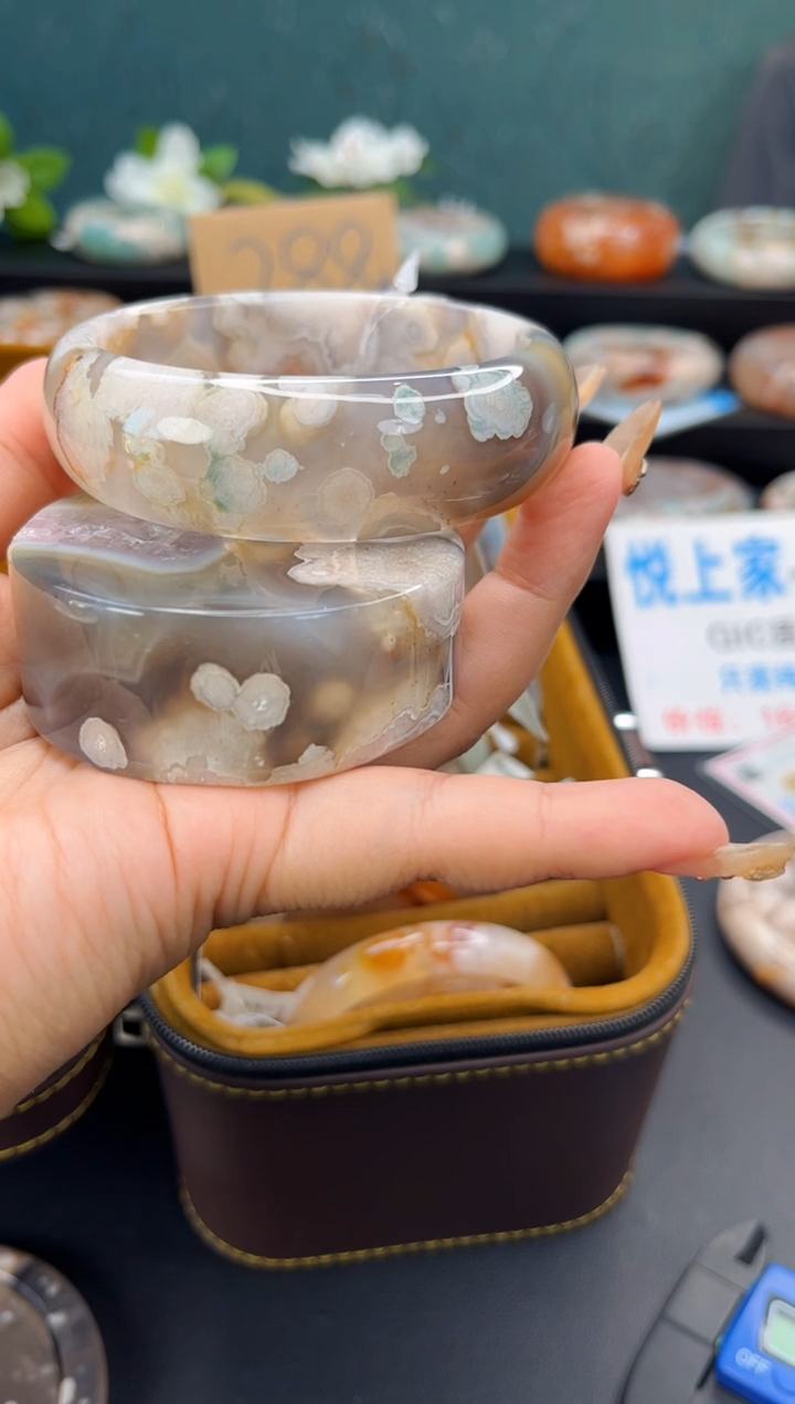 未镶嵌手镯石英质玉（61圈口）赠送镯心