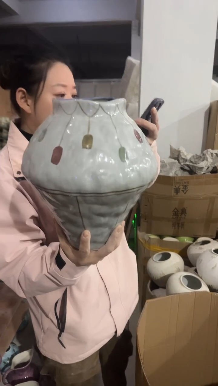 素面手绘景德镇陶瓷瓶