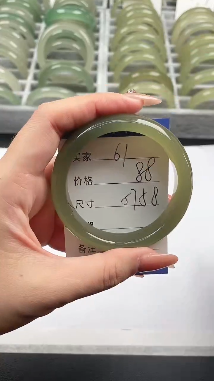 未镶嵌手镯石英质玉湖水绿