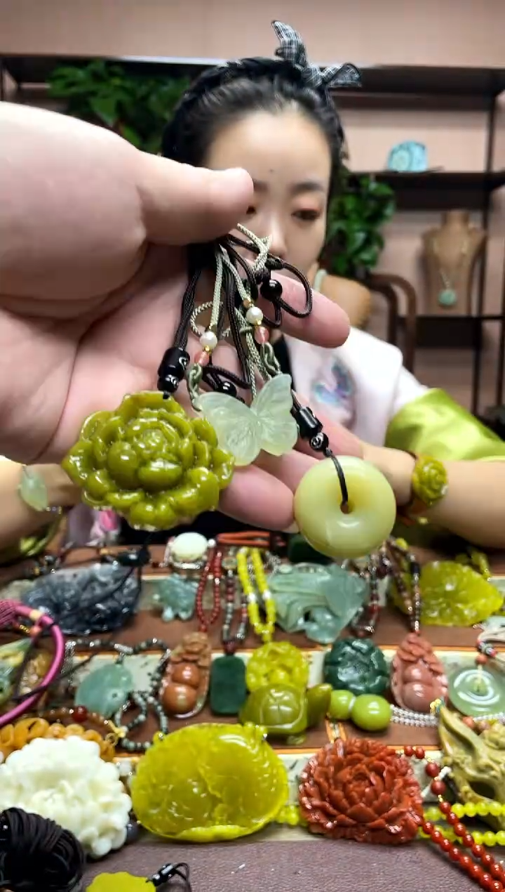 未镶嵌岫玉吊坠·