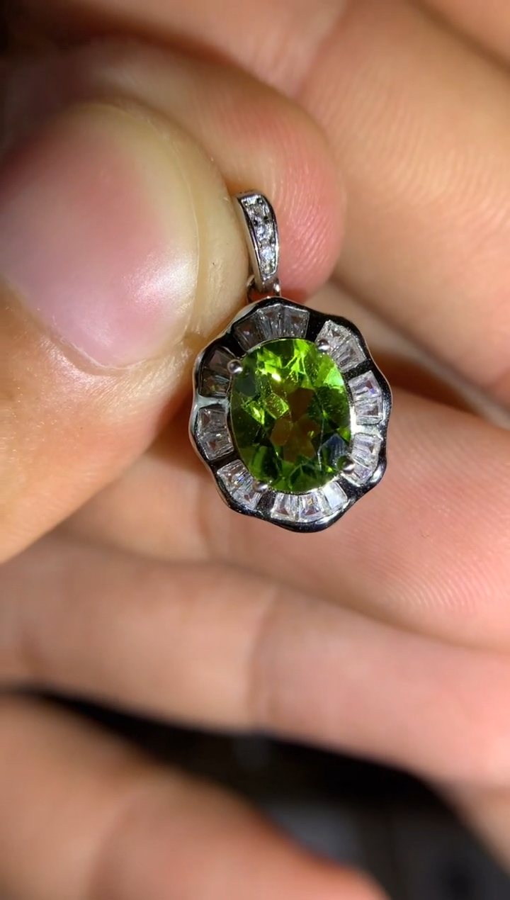 【闪购商品】橄榄石吊坠银S925镶嵌天然