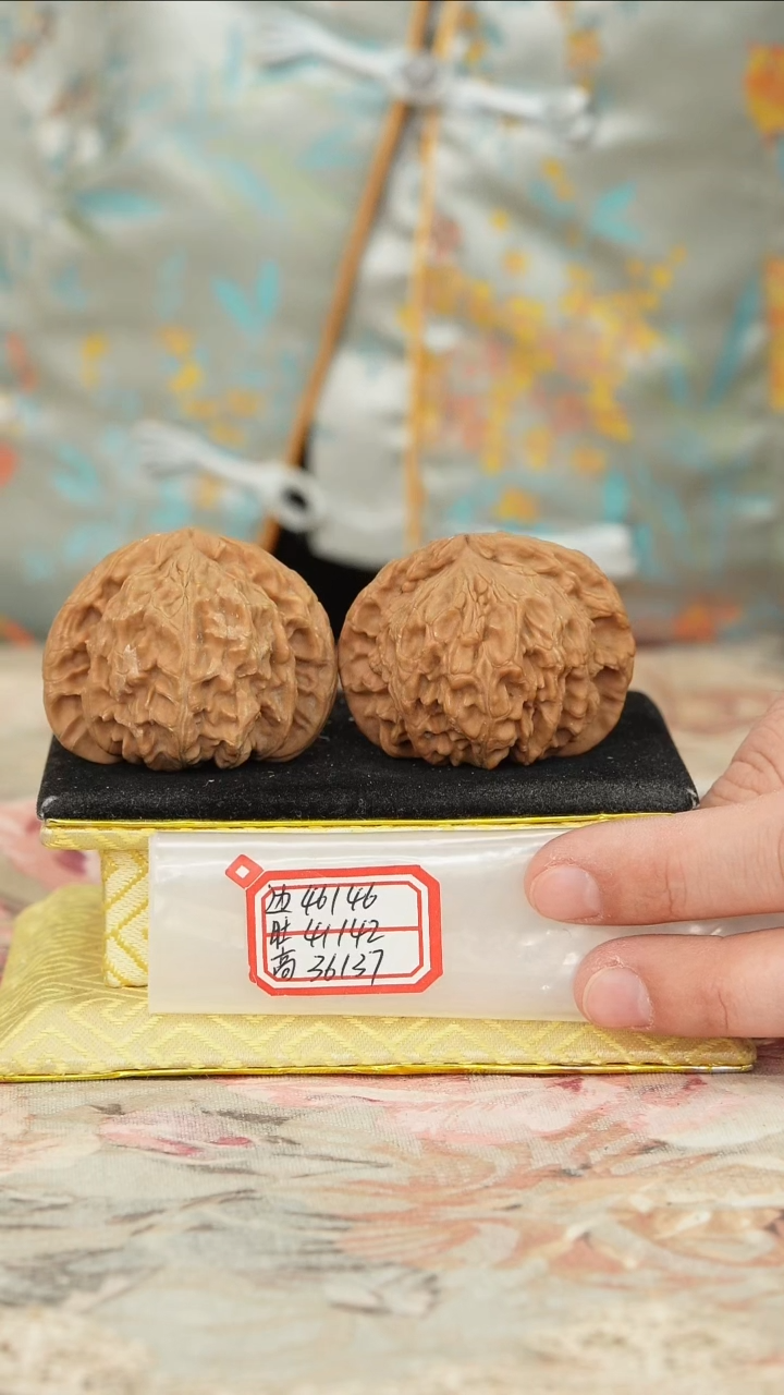 【闪购商品】文玩核桃把件白狮子