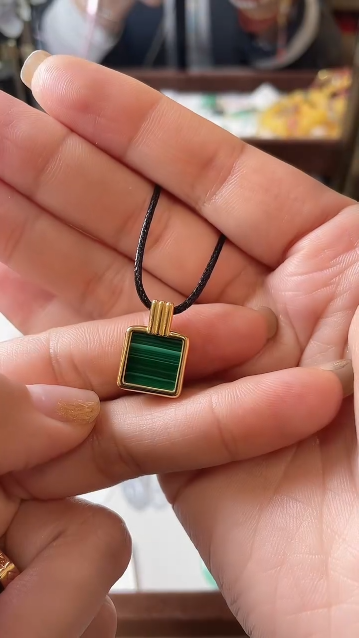 【闪购商品】孔雀石吊坠(不含链)18K金镶嵌吊坠