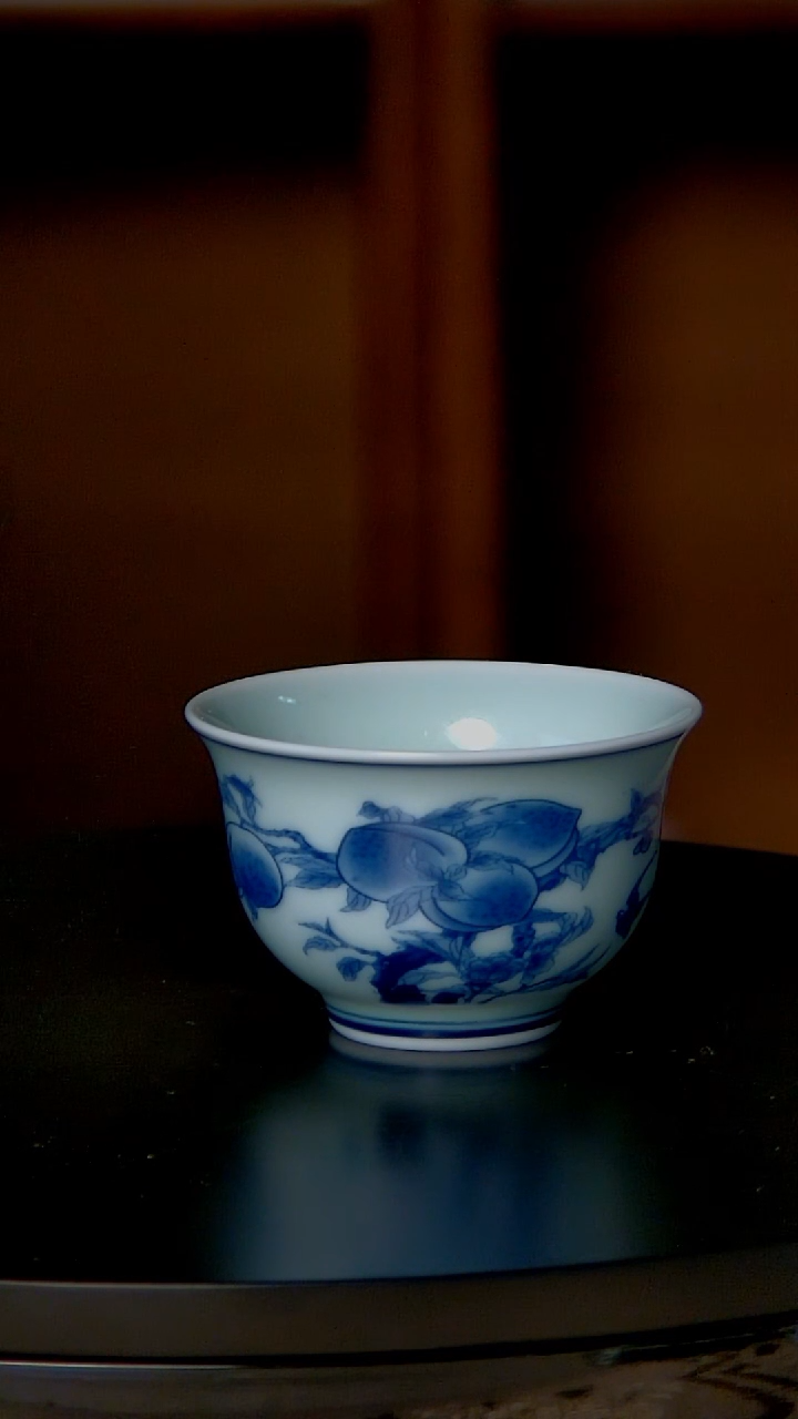 景德镇手工青花寿桃蝙蝠主人杯