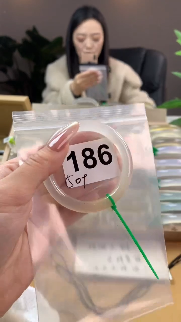 【闪购商品】玛瑙/玉髓手镯未镶嵌186