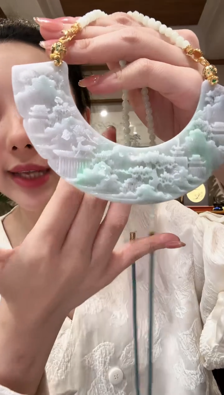 翡翠未镶嵌颈饰国风