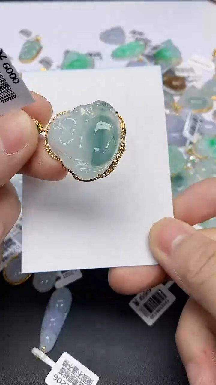 翡翠18K金镶嵌颈饰天然翡翠A货