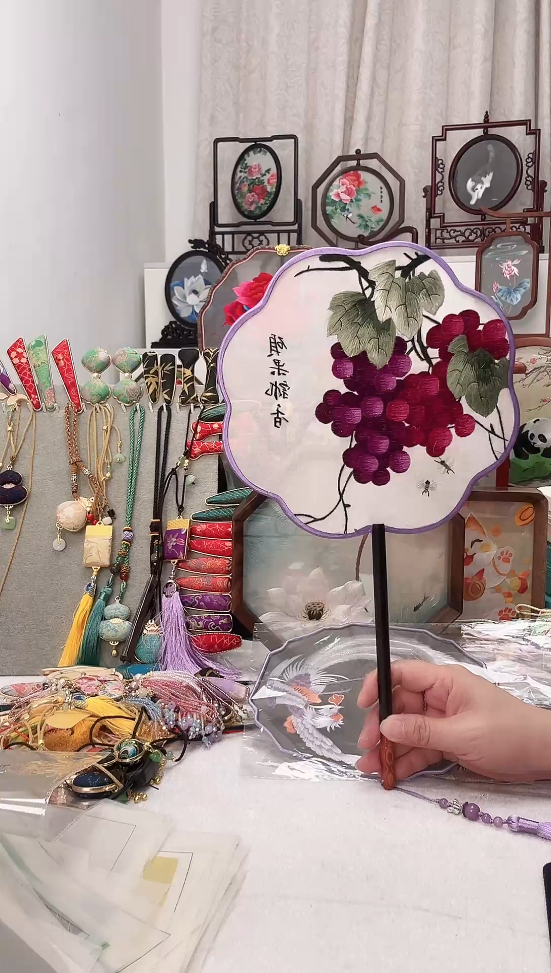 扇子苏绣作品手工团扇