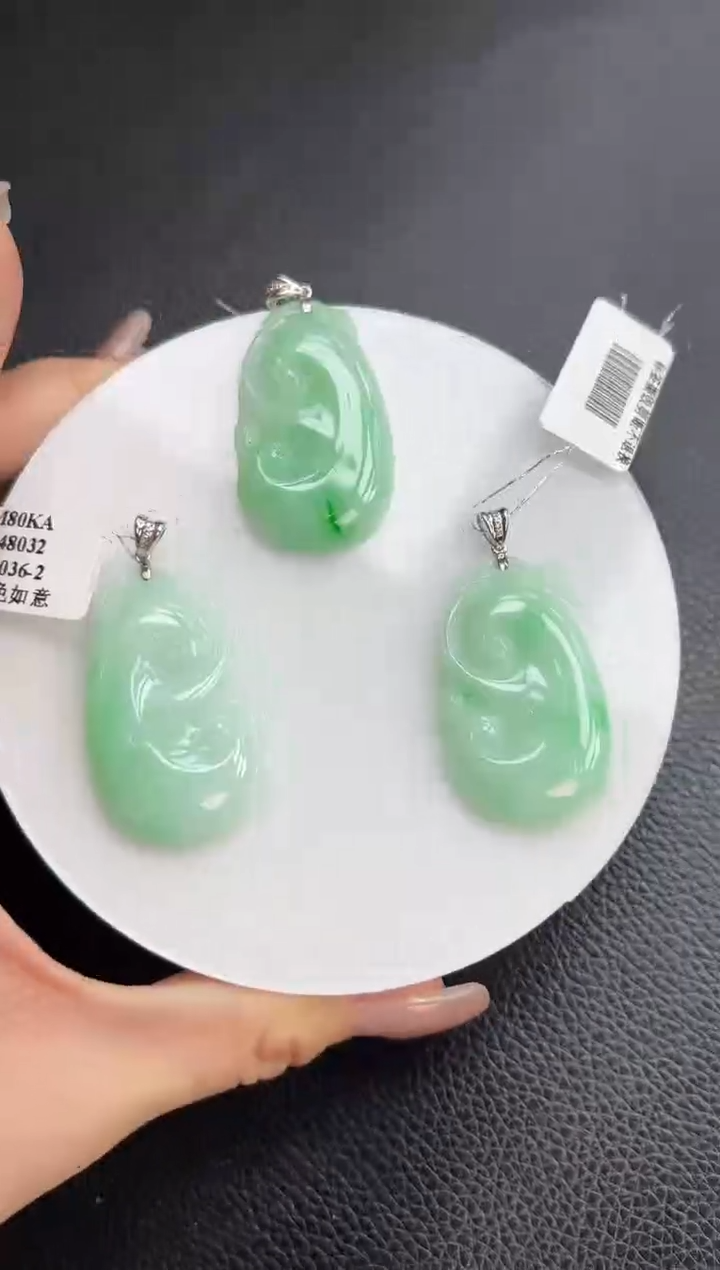 【闪购商品】翡翠颈饰18K金镶嵌如意多样性发一