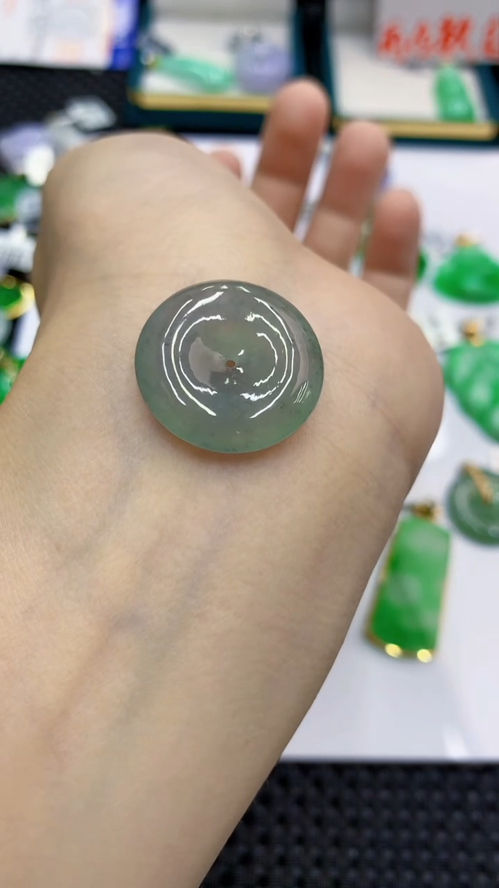 翡翠未镶嵌颈饰               1