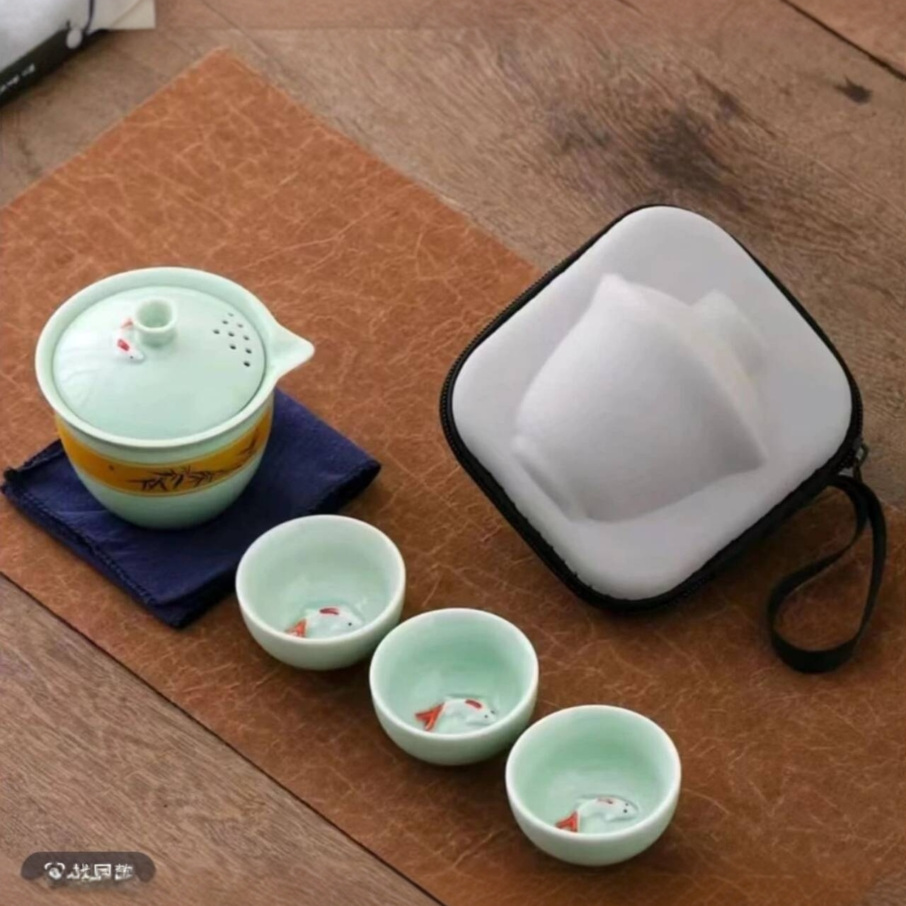 青瓷手抓浮雕鱼金腰带B0860