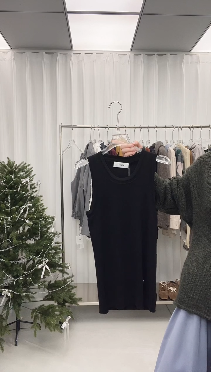 编号039 ethor羊毛宽肩带背心M码 福福520待开价