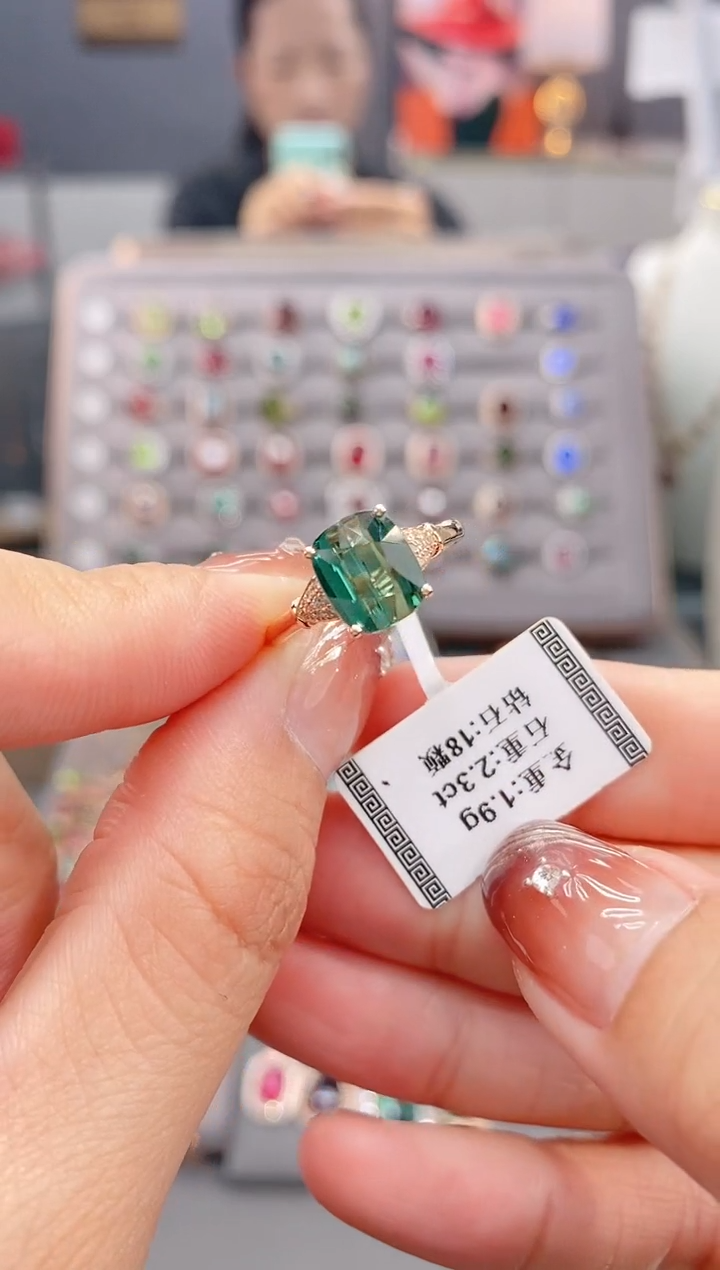 18K金镶嵌戒指碧玺2.3