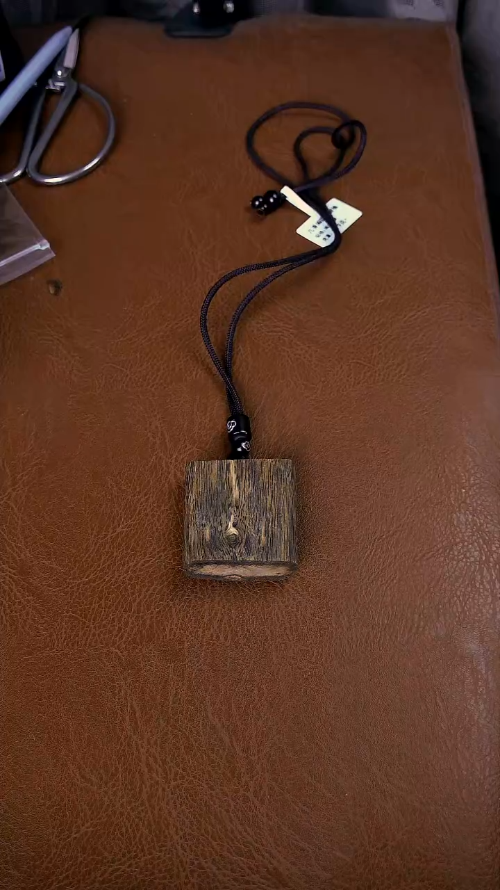 沉香吊坠流**刀吊坠多样性发其一