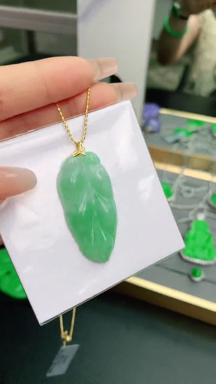 【闪购商品】翡翠颈饰18K金镶嵌赠礼盒证书