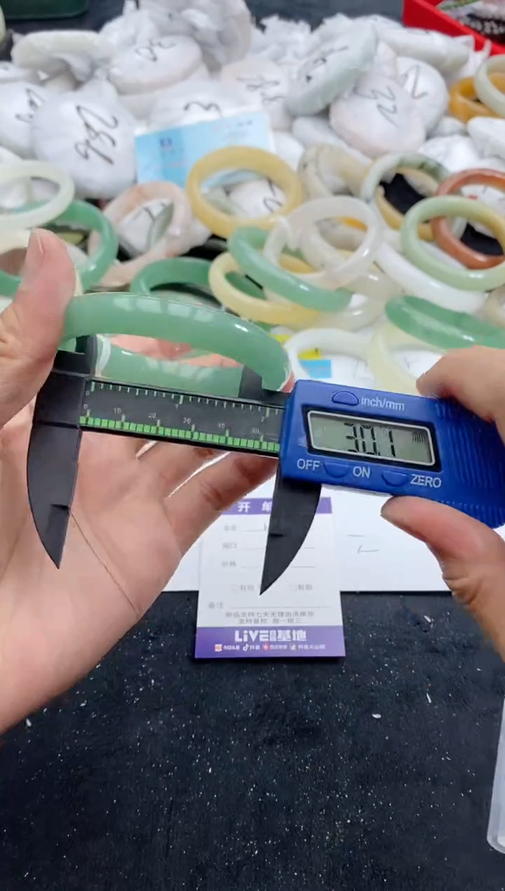 【闪购商品】石英质玉手镯未镶嵌125+56-57