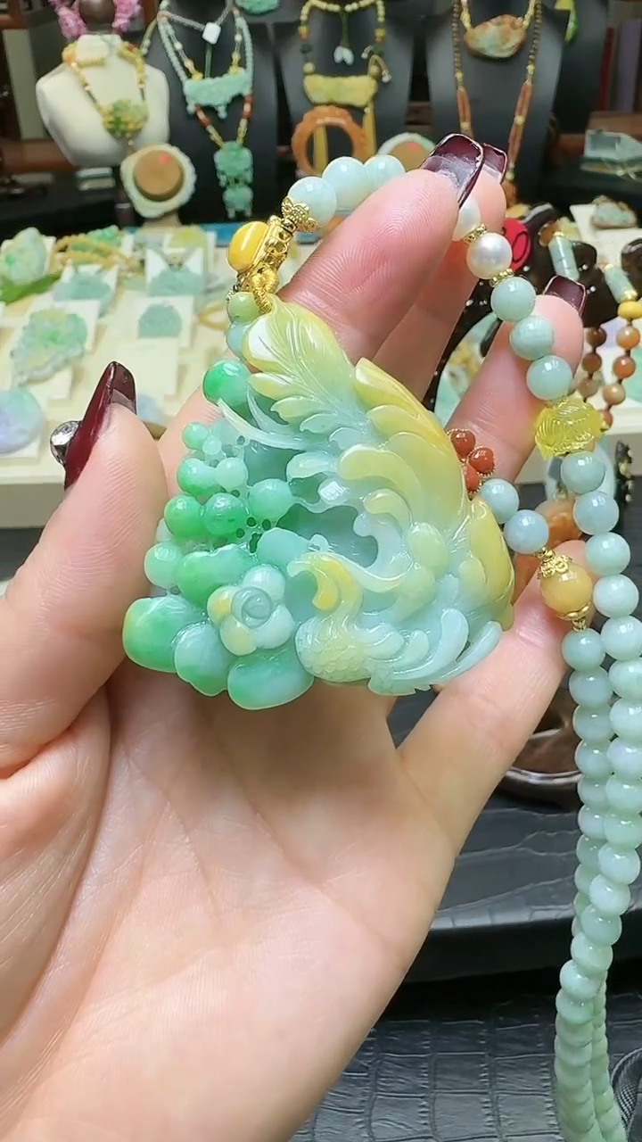 【闪购商品】翡翠颈饰未镶嵌特色黄加绿凤牌
