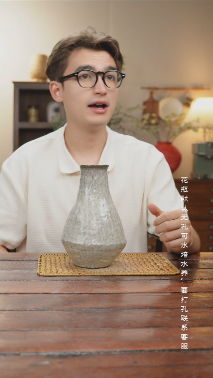点关注亮灯牌抽取左上角精美花瓶