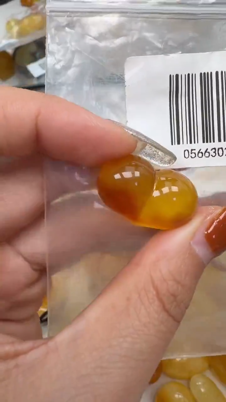 裸石琥珀未镶嵌如图