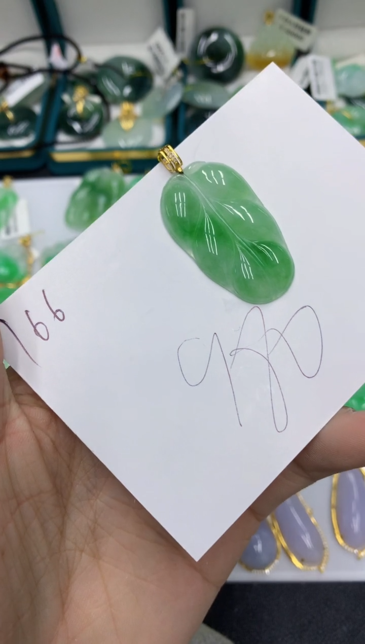 【闪购商品】翡翠颈饰18K金镶嵌号链接