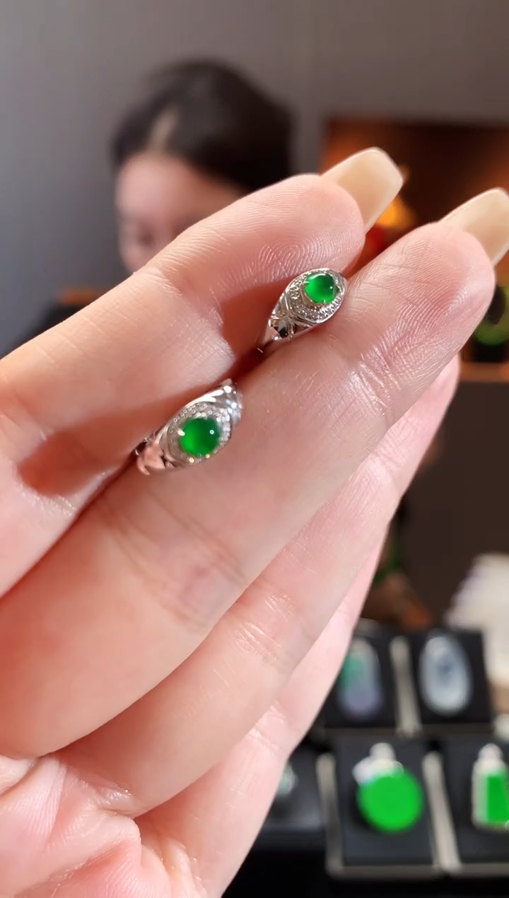 【闪购商品】翡翠吊坠(不含链)18K金镶嵌蛋面耳包