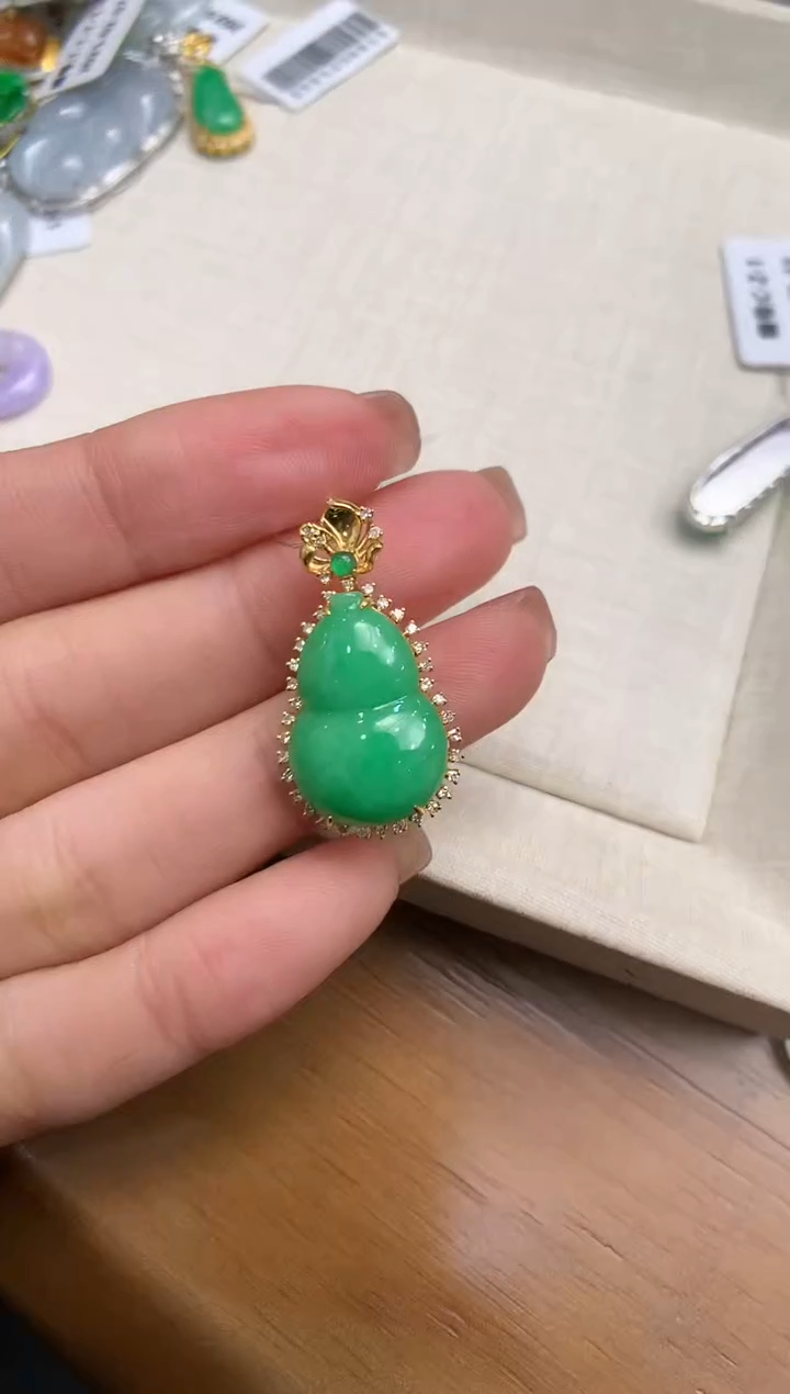 【闪购商品】翡翠颈饰18K金镶嵌葫芦