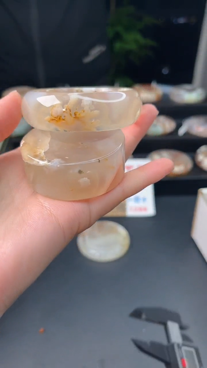 【闪购商品】石英质玉手镯未镶嵌赠送镯心（54圈口）无证书