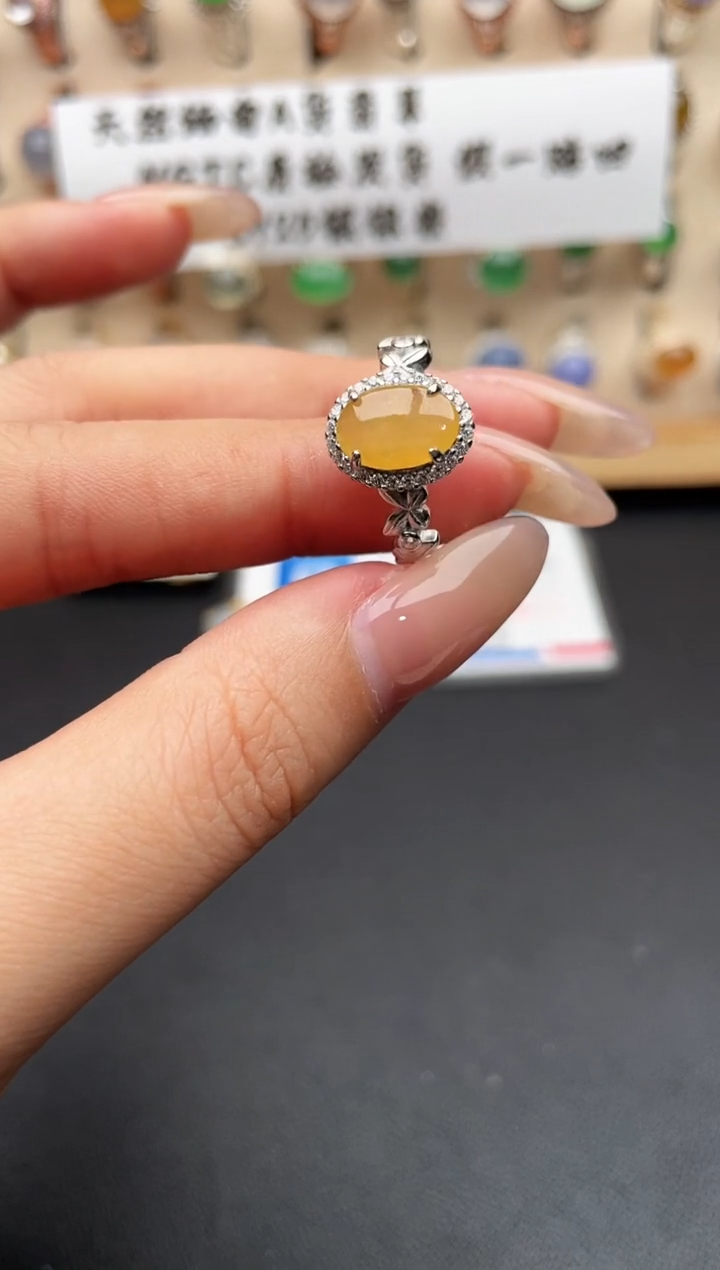 未镶嵌戒指翡翠一物一证一礼盒