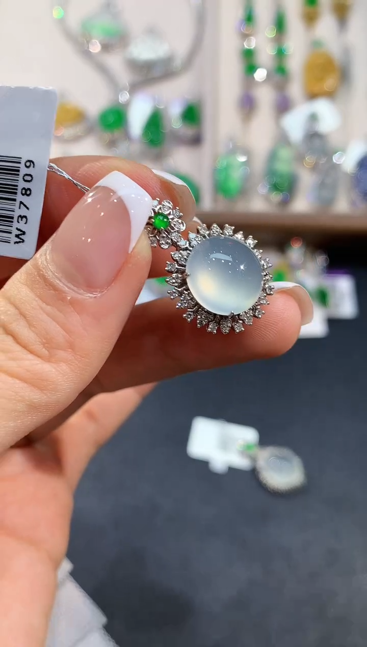 【闪购商品】翡翠吊坠(不含链)18K金镶嵌W37809