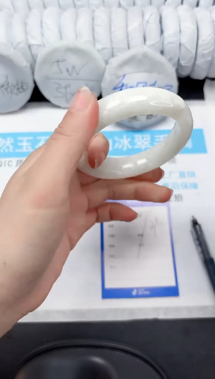 【闪购商品】和田玉手镯未镶嵌214-56.1