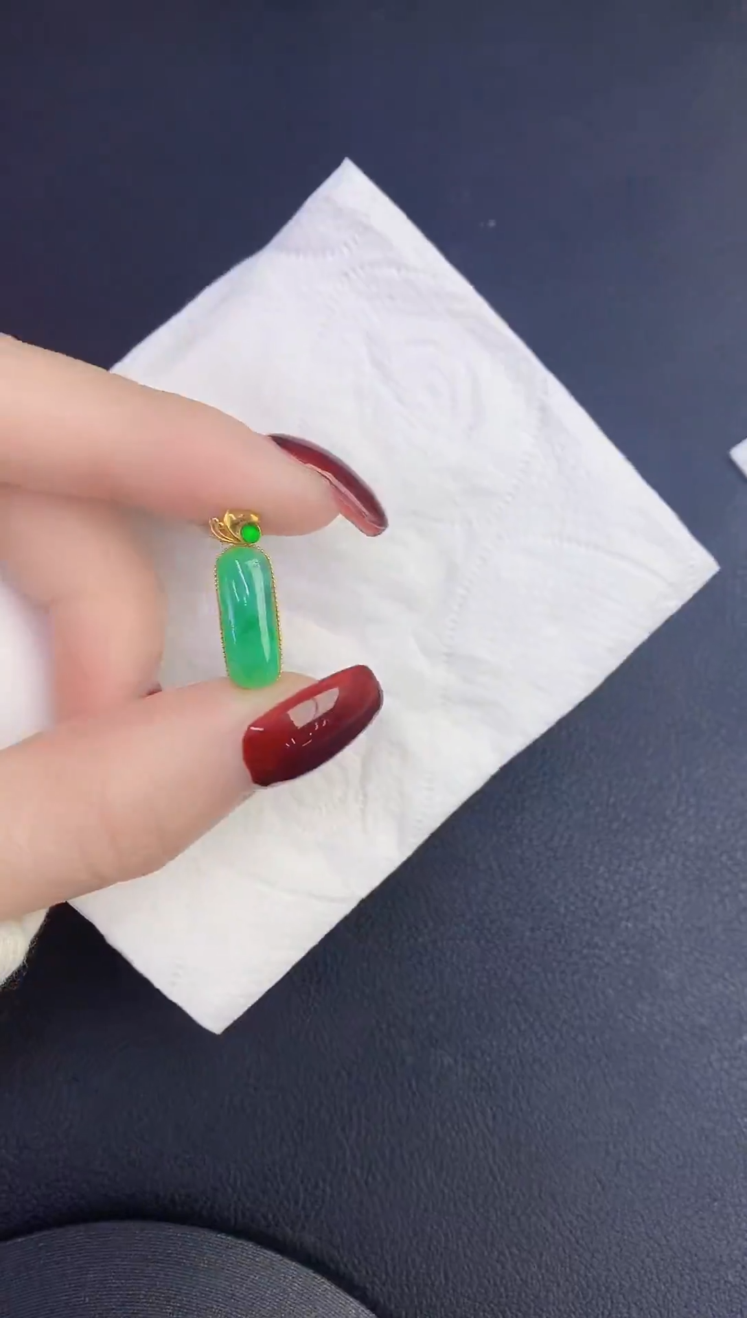 颈饰18K金镶嵌翡翠缅甸天然翡翠A货