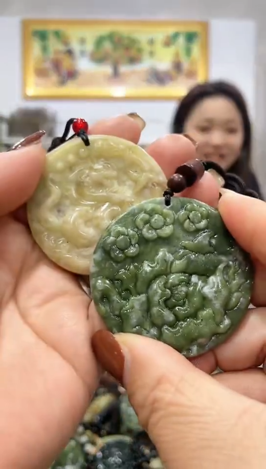 未镶嵌岫玉挂件 