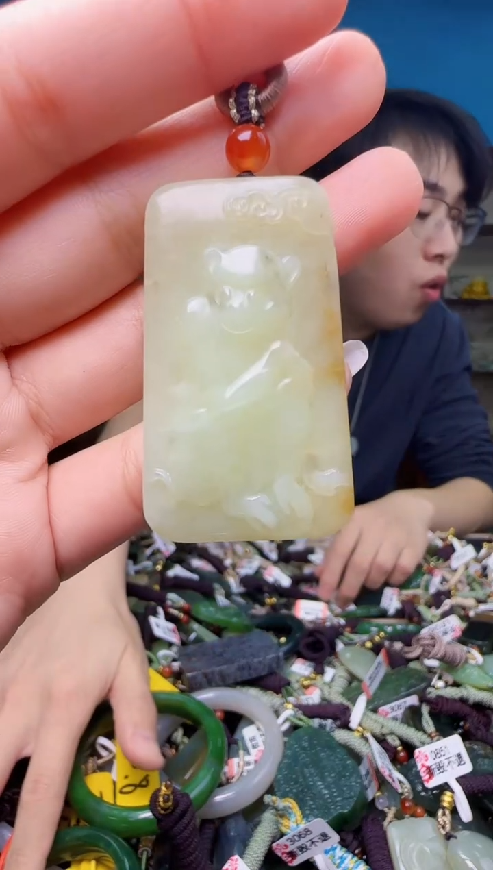 颈饰未镶嵌和田玉1