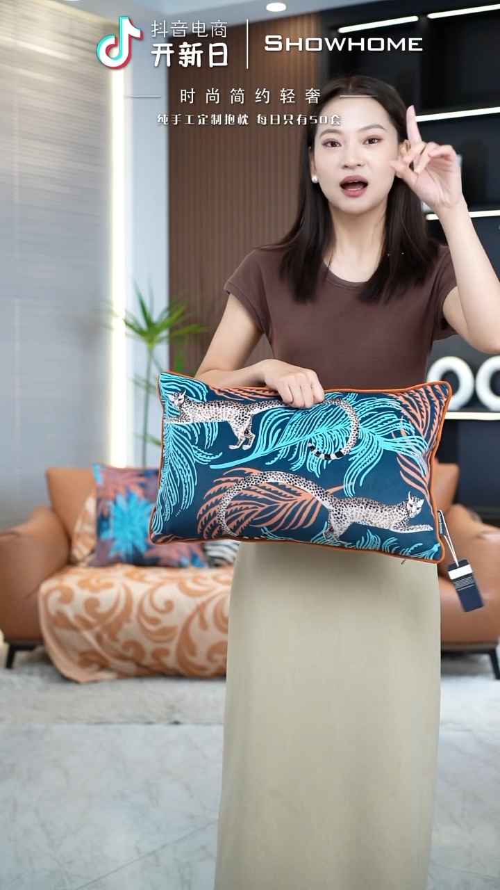 化纤豹纹图案腰枕30X50