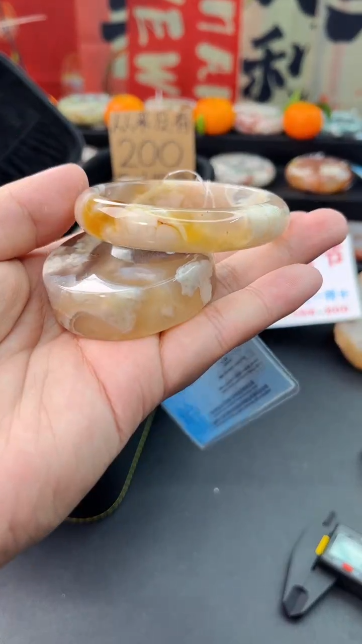 【闪购商品】石英质玉手镯未镶嵌赠送镯心（52圈口）