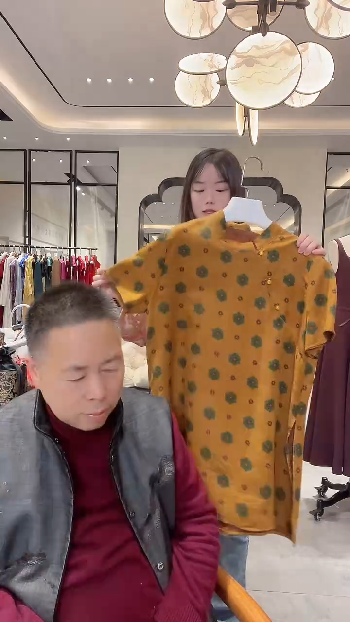 织绣真丝香云纱定制款上衣 399 m码