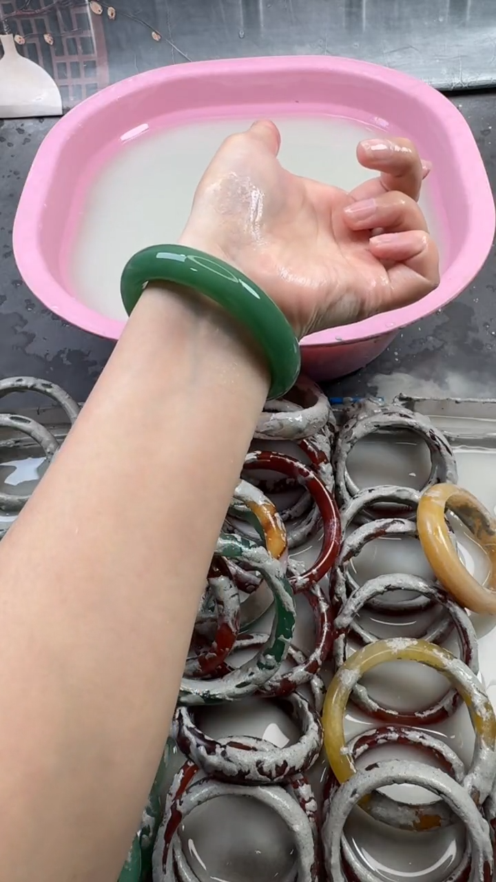 【闪购商品】石英质玉手镯未镶嵌36