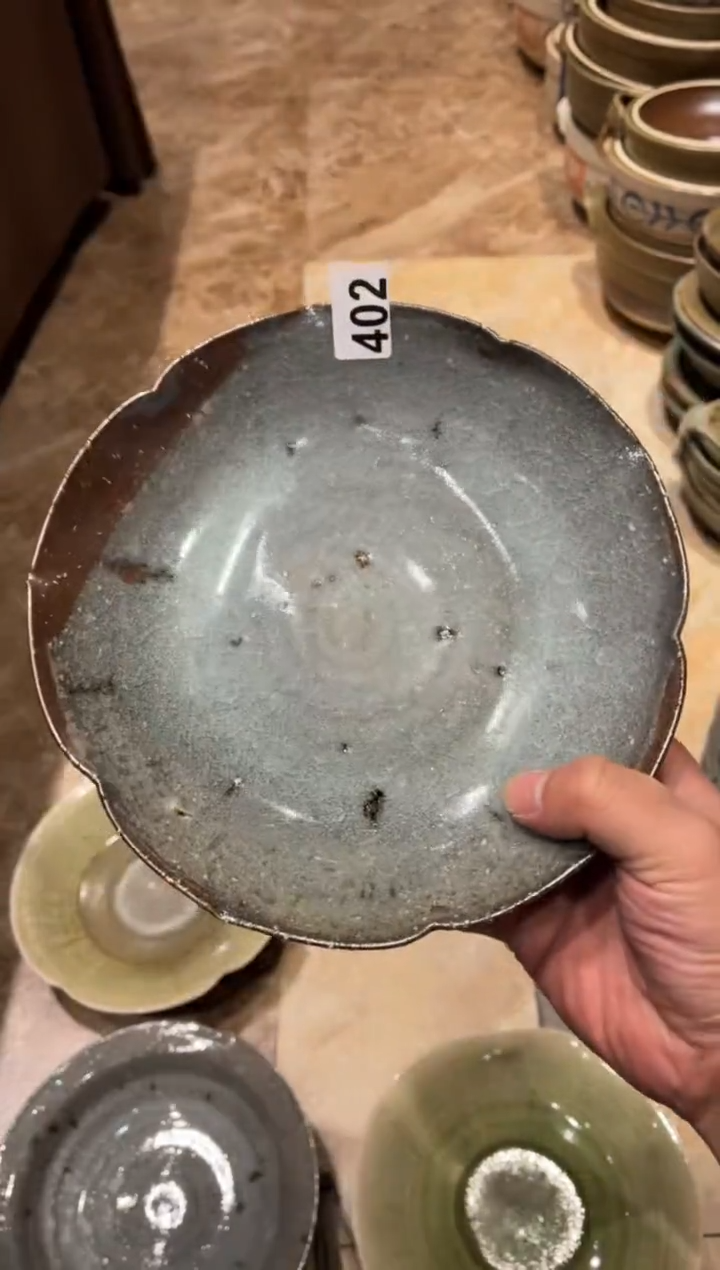 【闪购商品】瓷片402粗陶灰色花瓣瓷盘1个