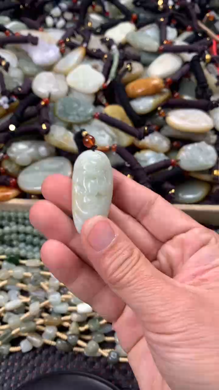 【闪购商品】和田玉颈饰未镶嵌多样性发货没有证书拍一发一有瑕