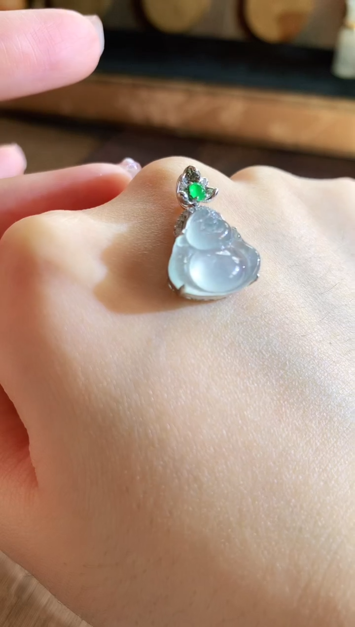 翡翠18K金镶嵌颈饰吊坠