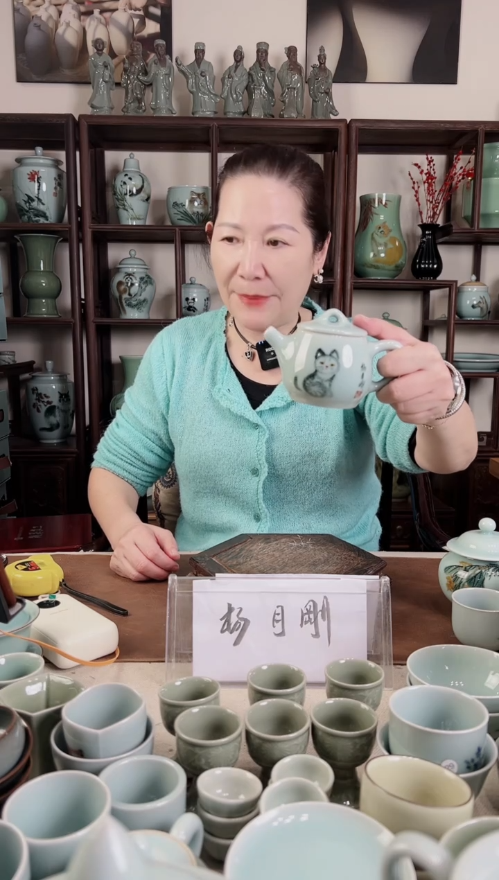 釉中彩 小猫画 壶L