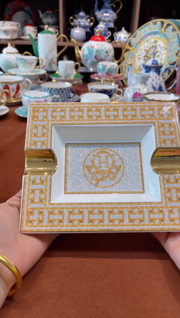 【闪购商品】瓷片马拉车烟缸······