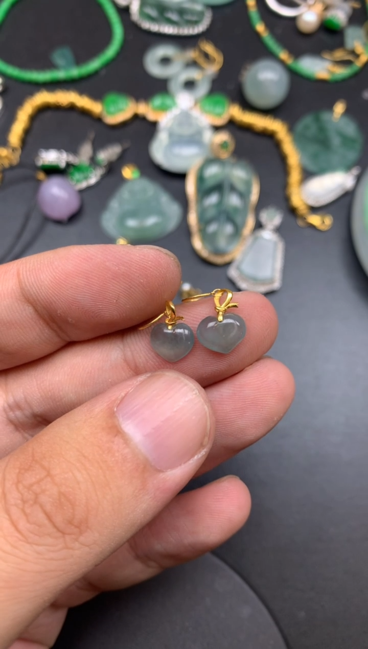 颈饰18K金镶嵌翡翠缘*多塑商品不退不换